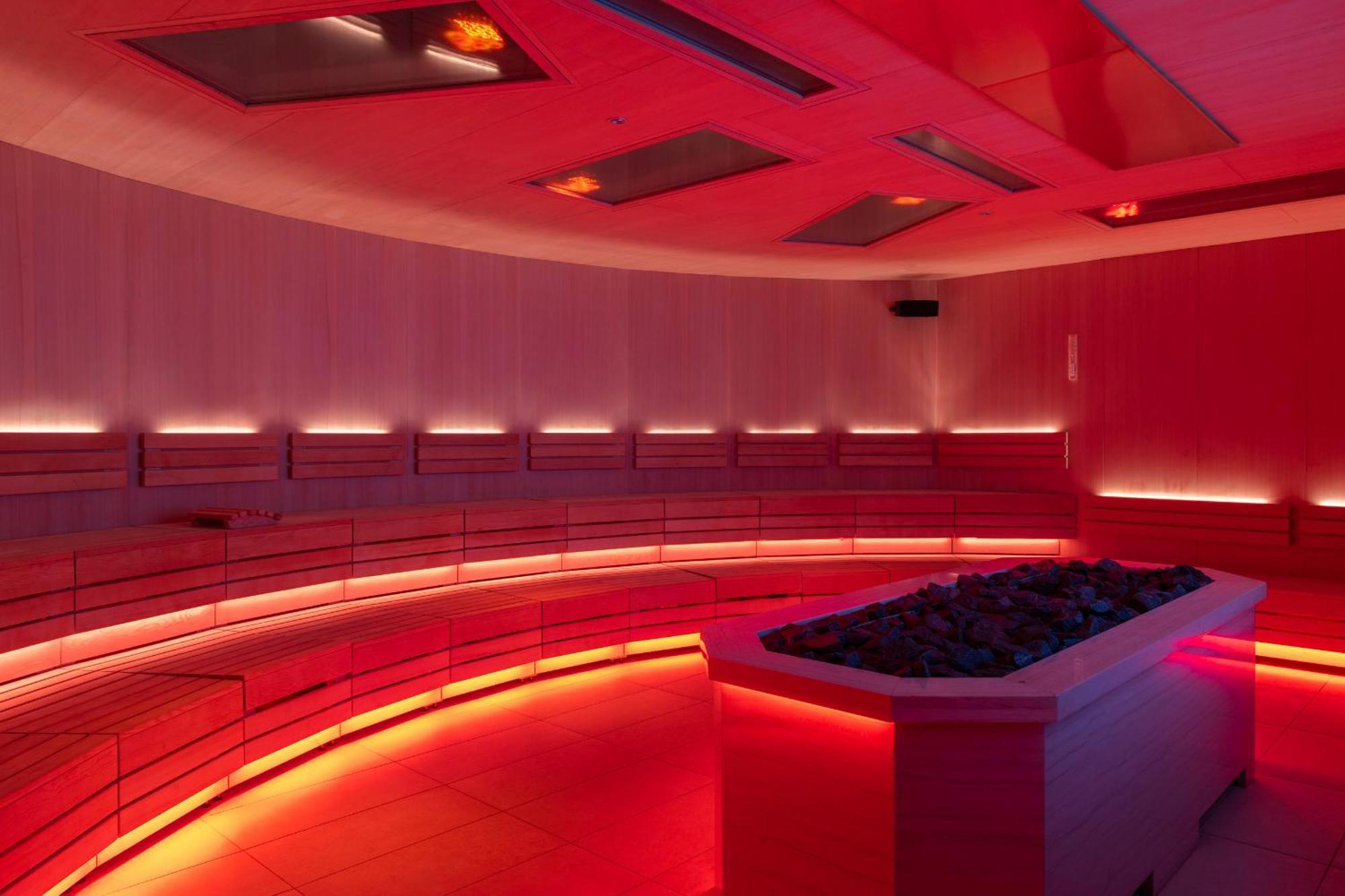 Fontainebleau 라스베이거스 외부 사진 A modern Finnish sauna